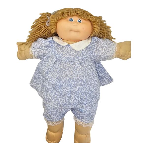 Vintage Girl Doll w/ Light Brown Blond Hair & Blue Eyes Toy - Picture 2 of 9